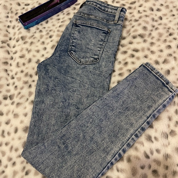 SOLD🤍✌🏻 - Picture 2 of 4